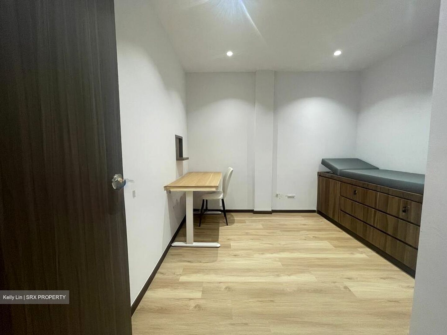 Haig Road (D15), Retail #527571181